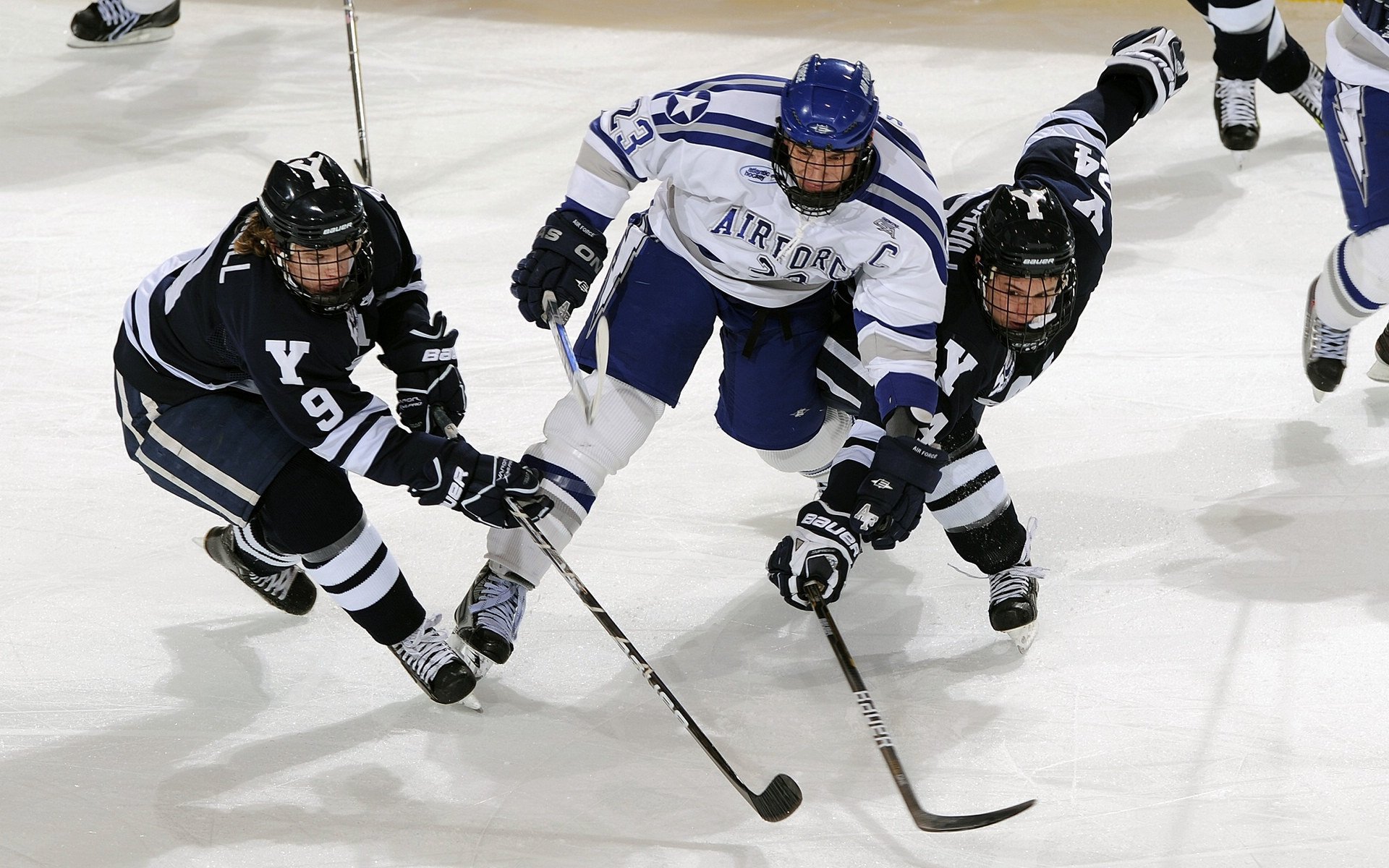 当赛道与球场交汇,F1年度争冠之夜,库里如何诠释关键时刻的终极定义